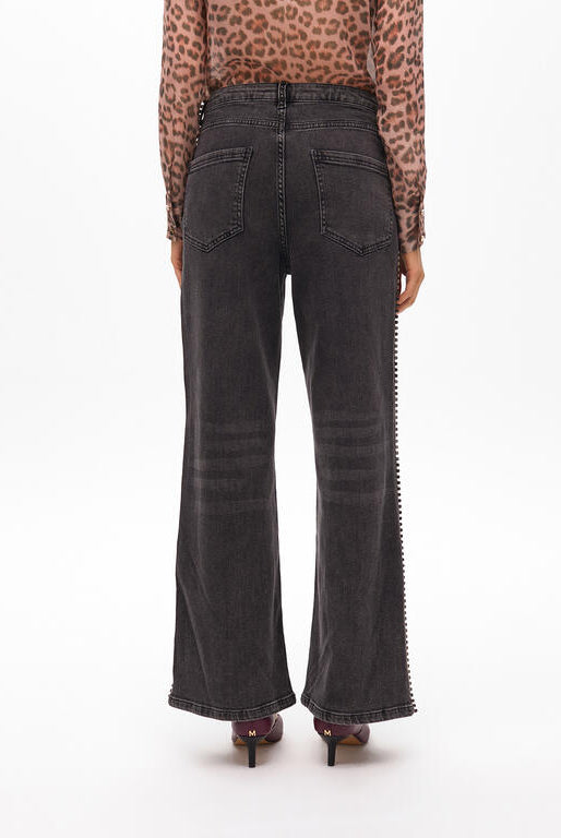 JEANS MAITE WIDE LEG COM TACHAS - Carla Valente
