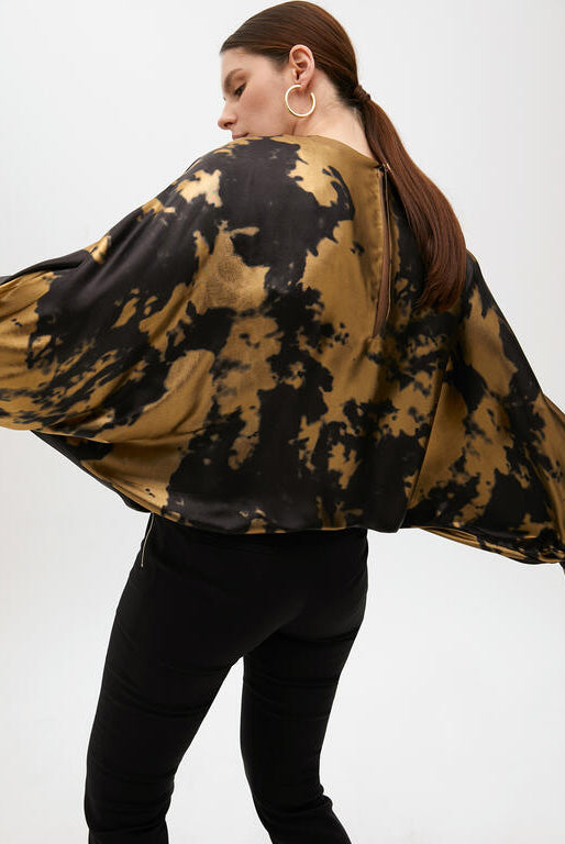BLUSA MAITE ESTAMPADA COM MANGA ASSIMÉTRICA - Carla Valente