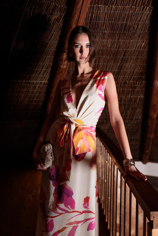 VESTIDO MAITE DECOTE EM V E CINTURÃO AJUSTÁVEL - Carla Valente