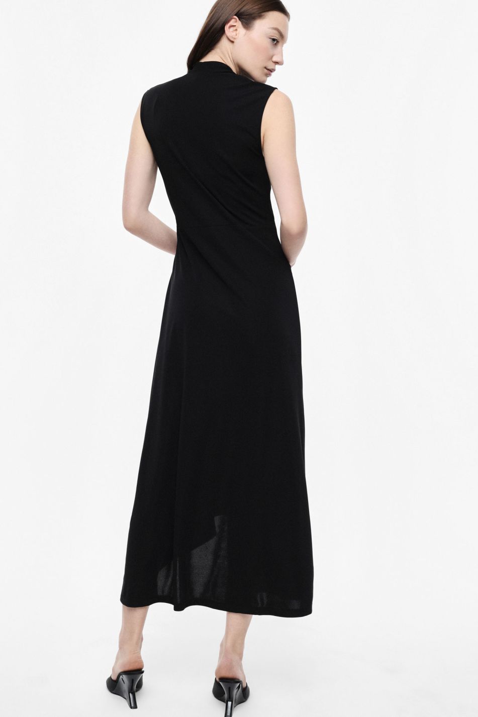 VESTIDO IMPERIAL DECOTE V COM APLICAÇÃO - Carla Valente