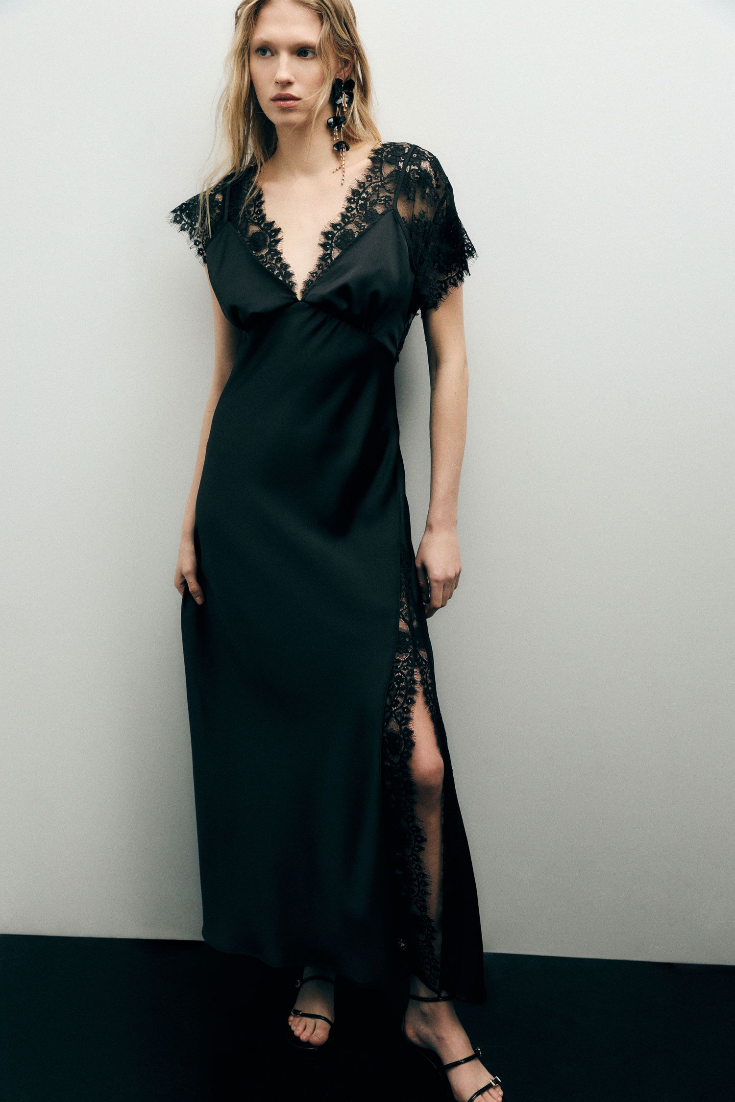 VESTIDO IMPERIAL MANGA RENDA E FENDA LATERAL - Carla Valente