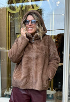 CASACO ROSY FAKE FUR COM CARAPUÇO - Carla Valente