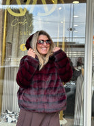 CASACO ODESSA FAKE FUR COM CARAPUÇO - Carla Valente