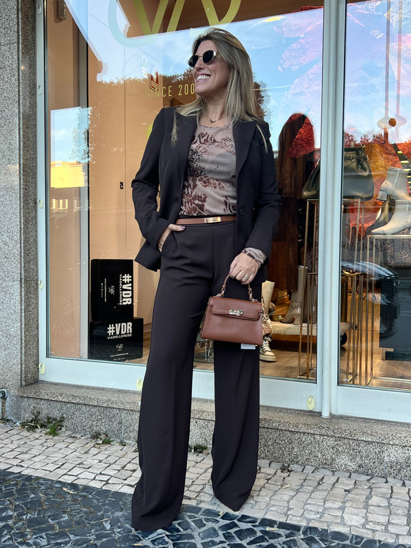 CALÇA PLEASE FATO LISTRADA - Carla Valente