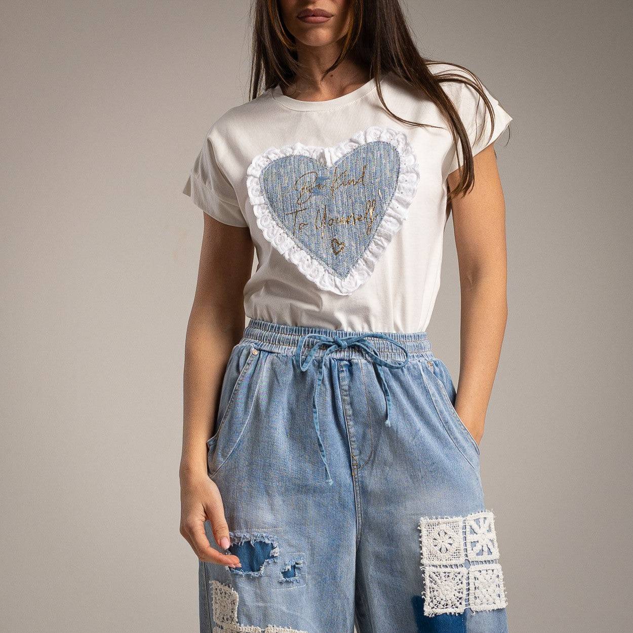 T-SHIRT ALBNS CORAÇÃO DE RENDA DENIM - Carla Valente
