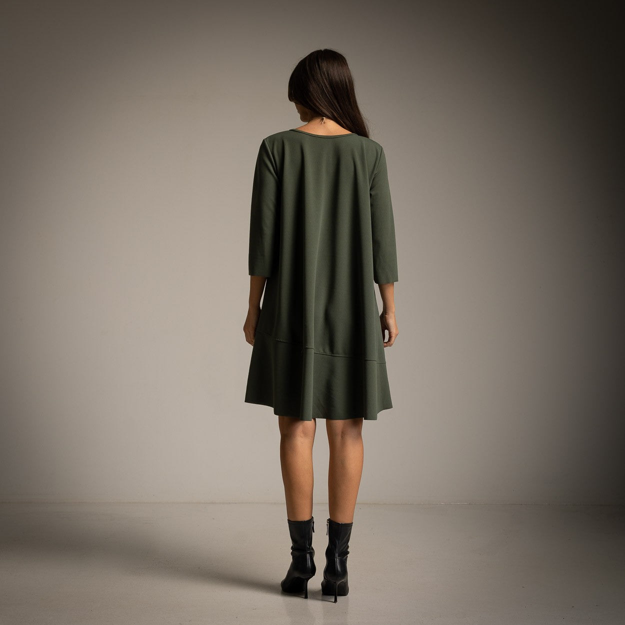 VESTIDO ALBNS  BÁSICO BAIXO RUFFLE + COR - Carla Valente