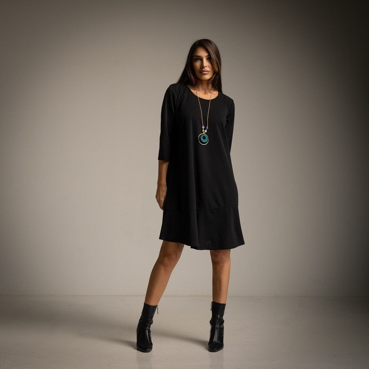 VESTIDO ALBNS  BÁSICO BAIXO RUFFLE + COR - Carla Valente