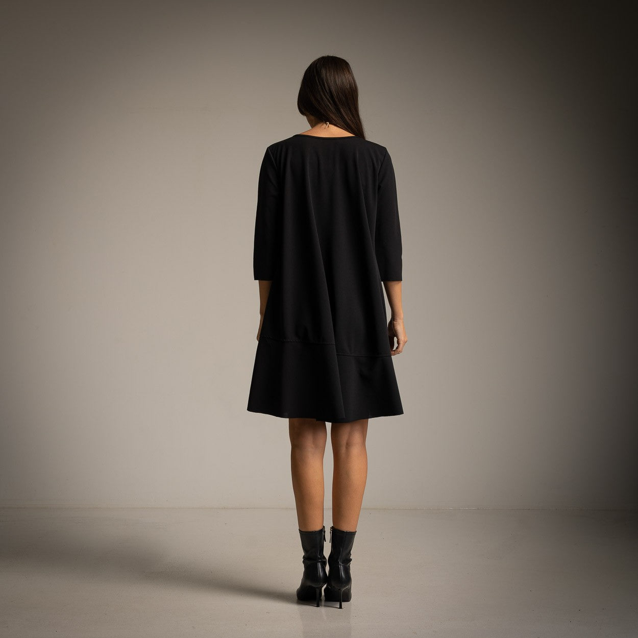 VESTIDO ALBNS  BÁSICO BAIXO RUFFLE + COR - Carla Valente