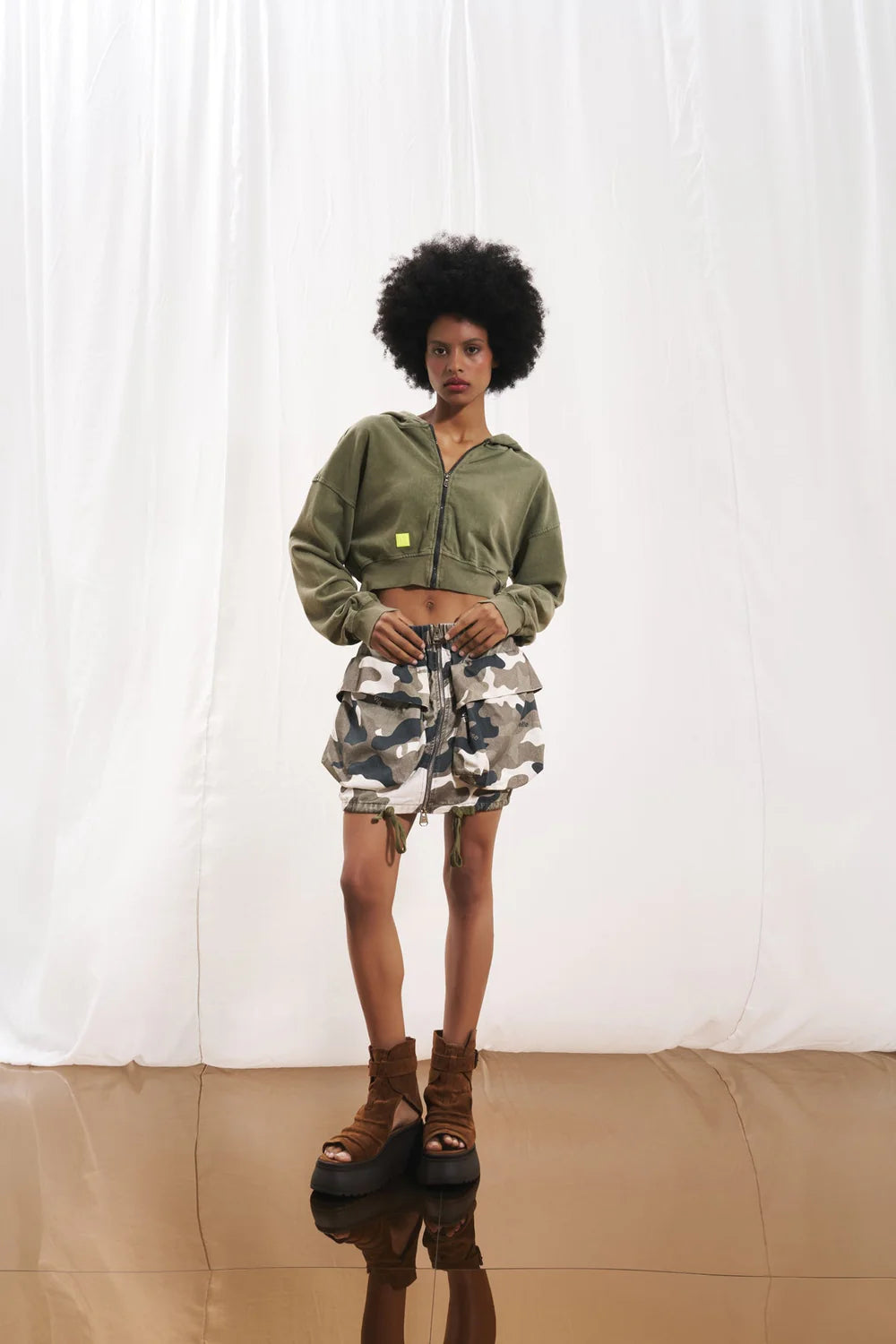 SWEATSHIRT VDR CROPPED COM ZIP - Carla Valente