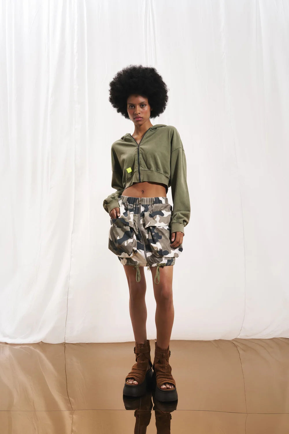 SWEATSHIRT VDR CROPPED COM ZIP - Carla Valente