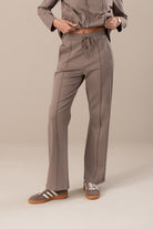 CALÇA FERRACHE DE MALHA WIDE LEG - Carla Valente