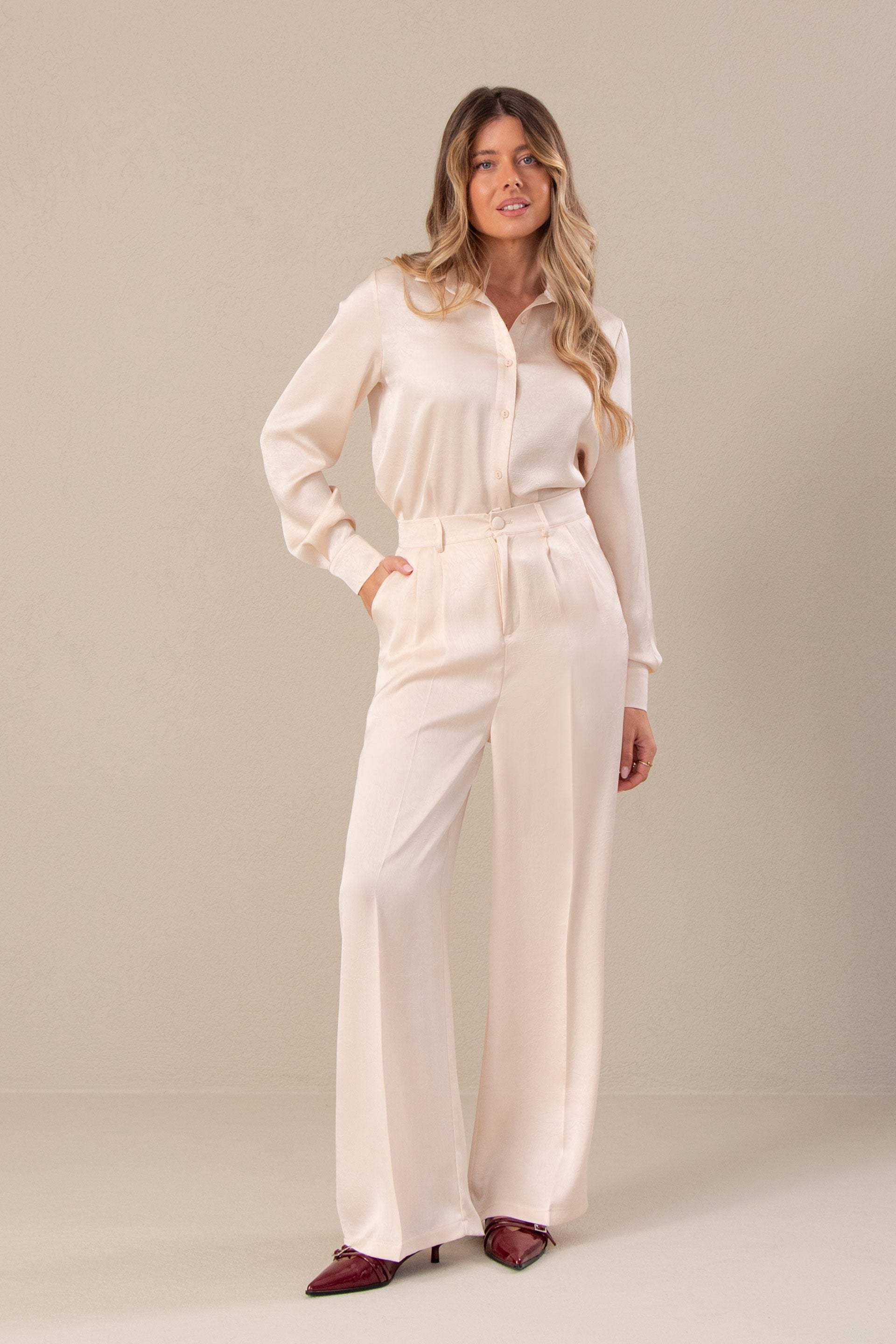 BLUSA FERRACHE ACETINADA COM COLARINHO - Carla Valente