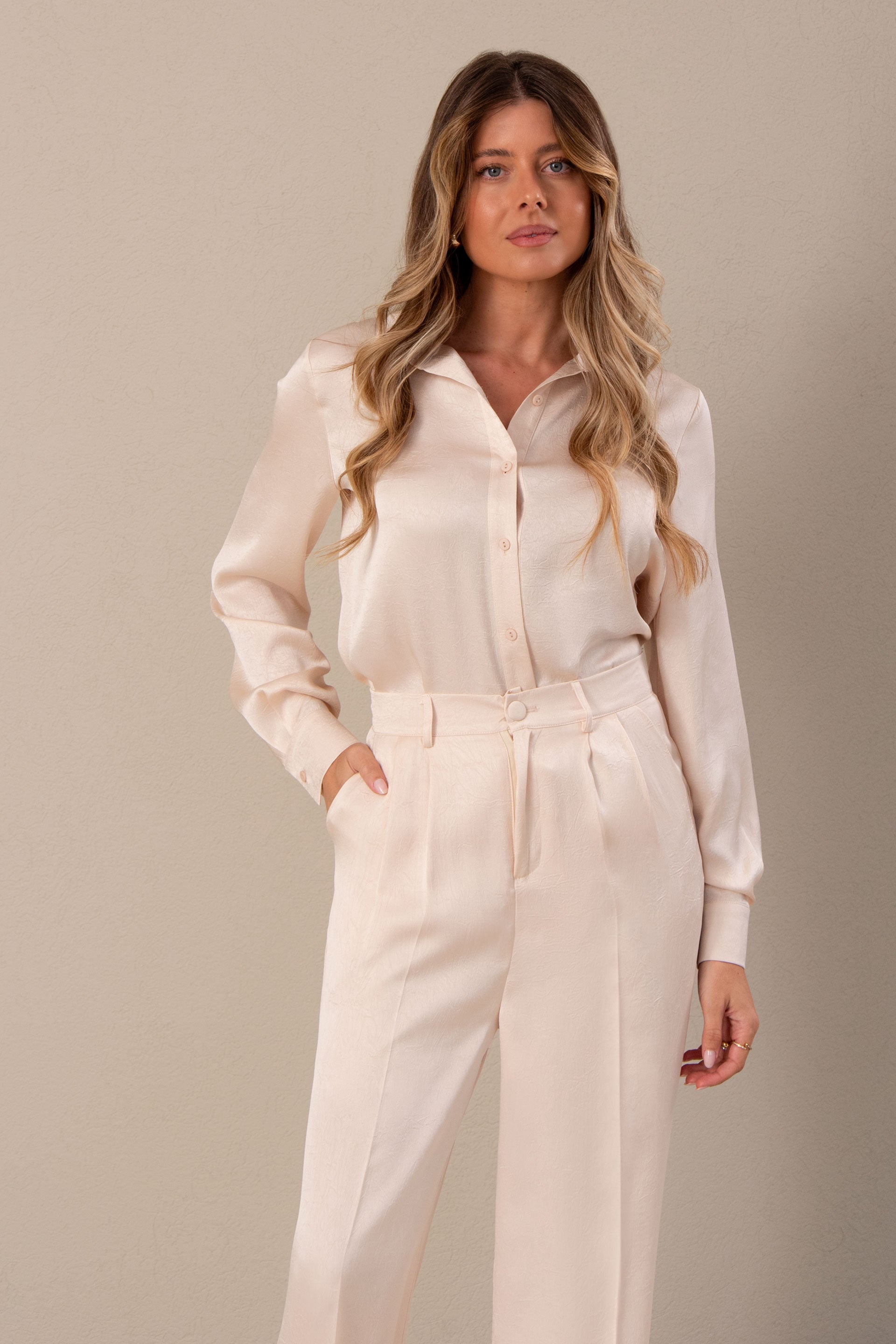 BLUSA FERRACHE ACETINADA COM COLARINHO - Carla Valente