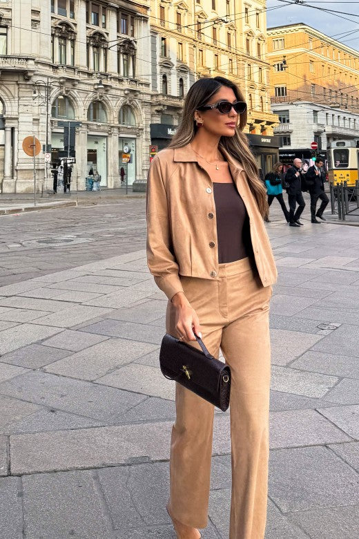 CASACO FERRACHE CURTO EM CAMURÇA BOTOESS - Carla Valente