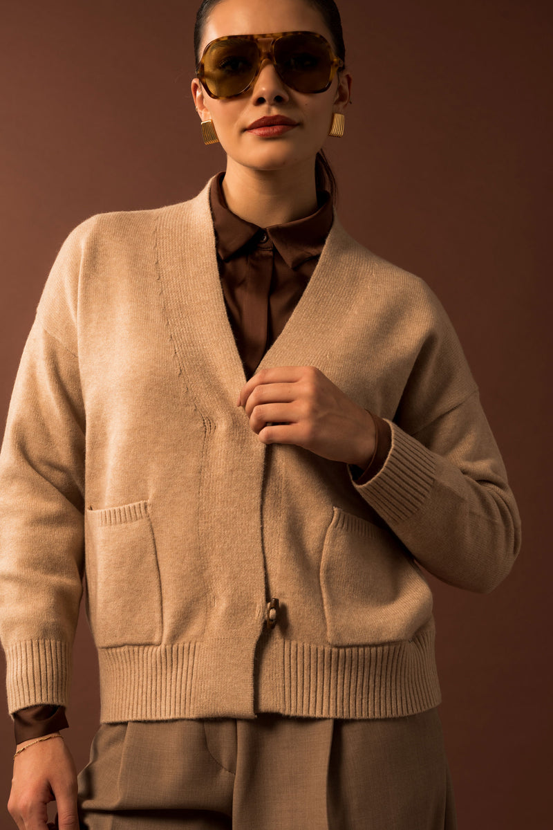 CASACO FERRACHE DE MALHA COM BOLSOS FRONTAIS - Carla Valente