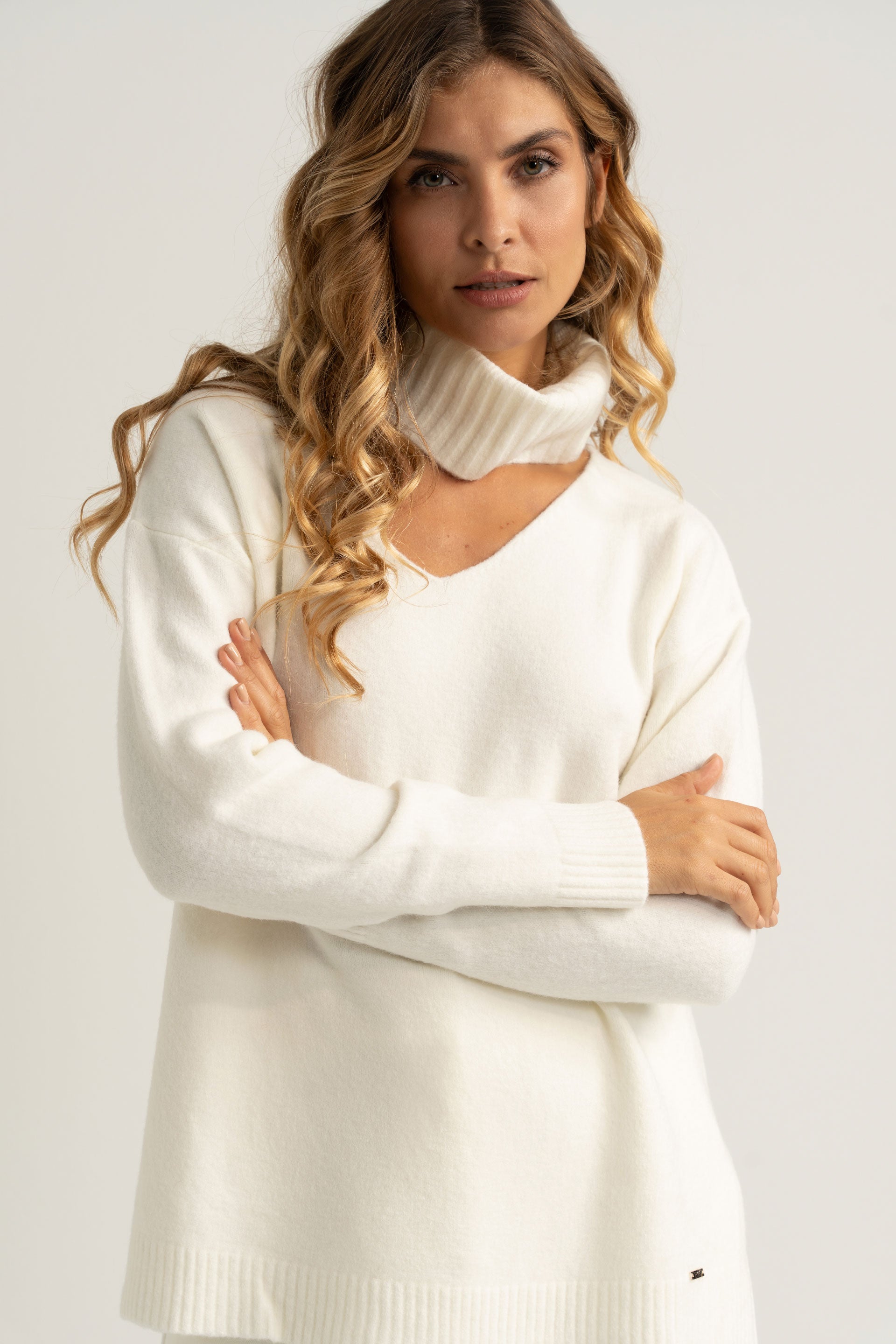 CAMISOLA FERRACHE DE MALHA DECOTE EM V  E GOLA CANELADA - Carla Valente