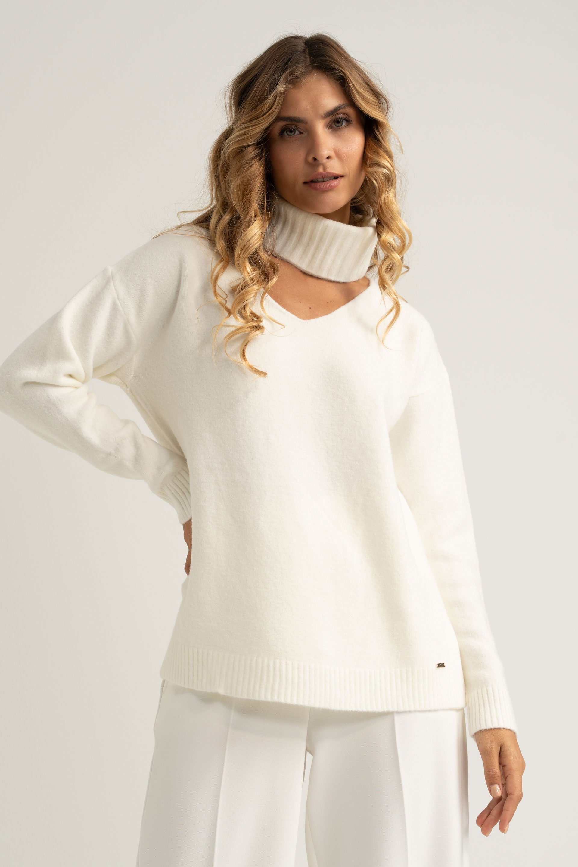 CAMISOLA FERRACHE DE MALHA DECOTE EM V  E GOLA CANELADA - Carla Valente