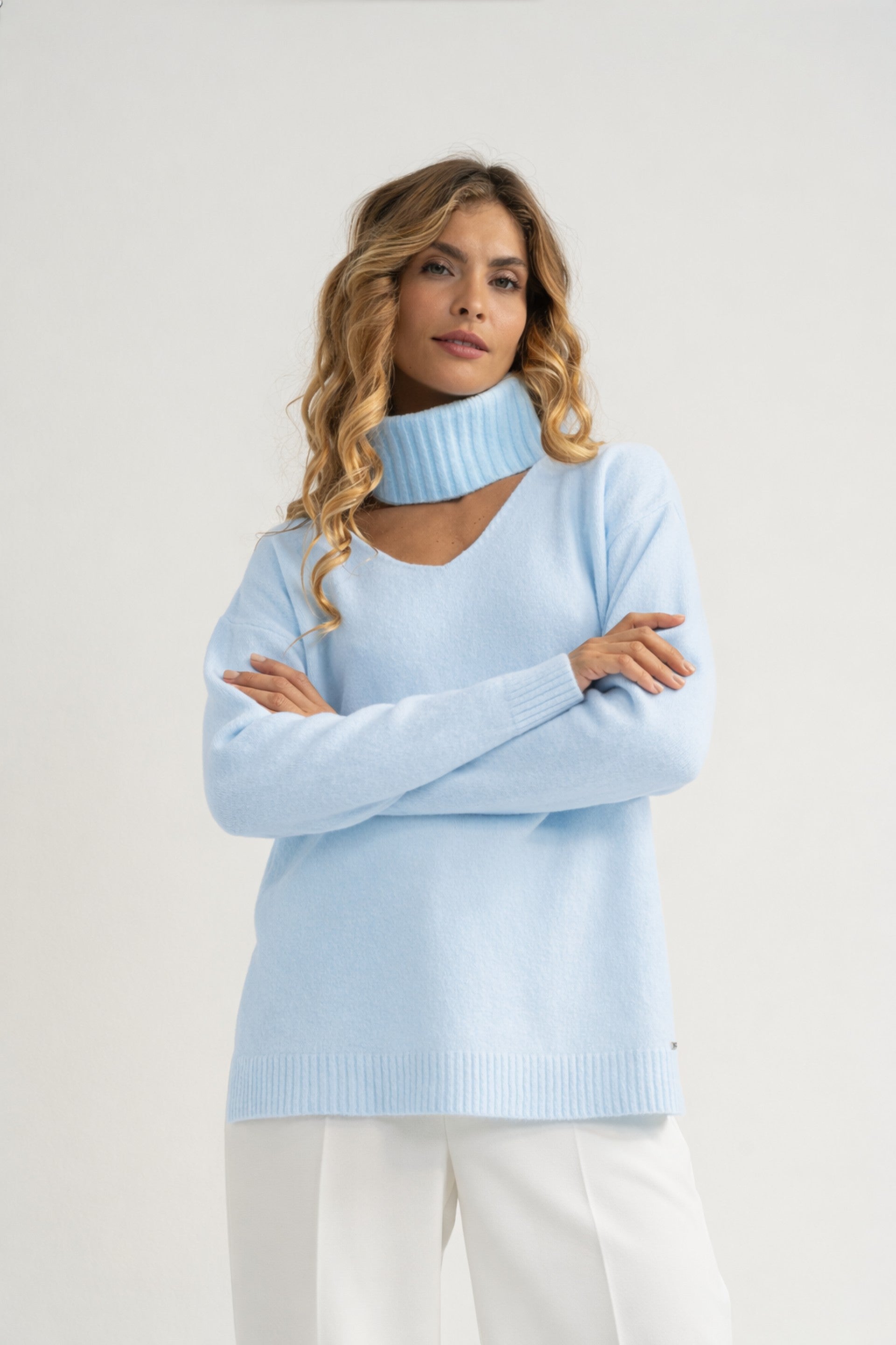 CAMISOLA FERRACHE DE MALHA DECOTE EM V  E GOLA CANELADA - Carla Valente