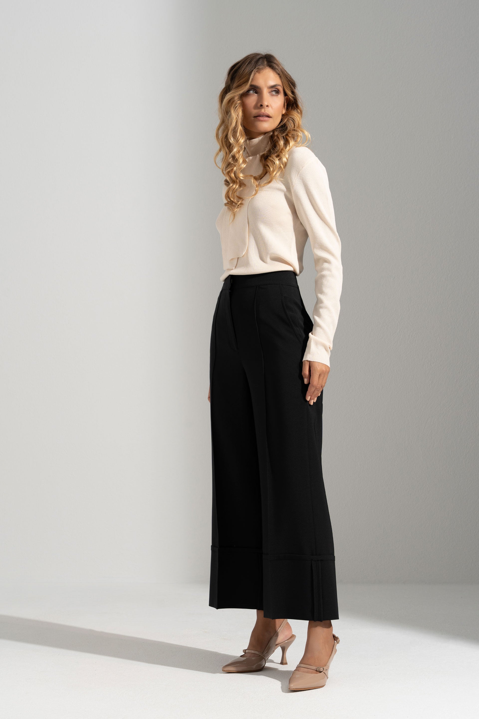 CALÇA FERRACHE CROPPED WIDE LEG C/DETALHE COSTURA - Carla Valente