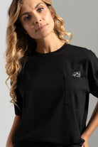 T-SHIRT FERRACHE EM MALHA COM BOLSO E ESTAMPADO NO PEITO - Carla Valente