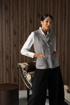 COLETE FERRACHE DE MALHA C/ GOLA E BOLSO - Carla Valente