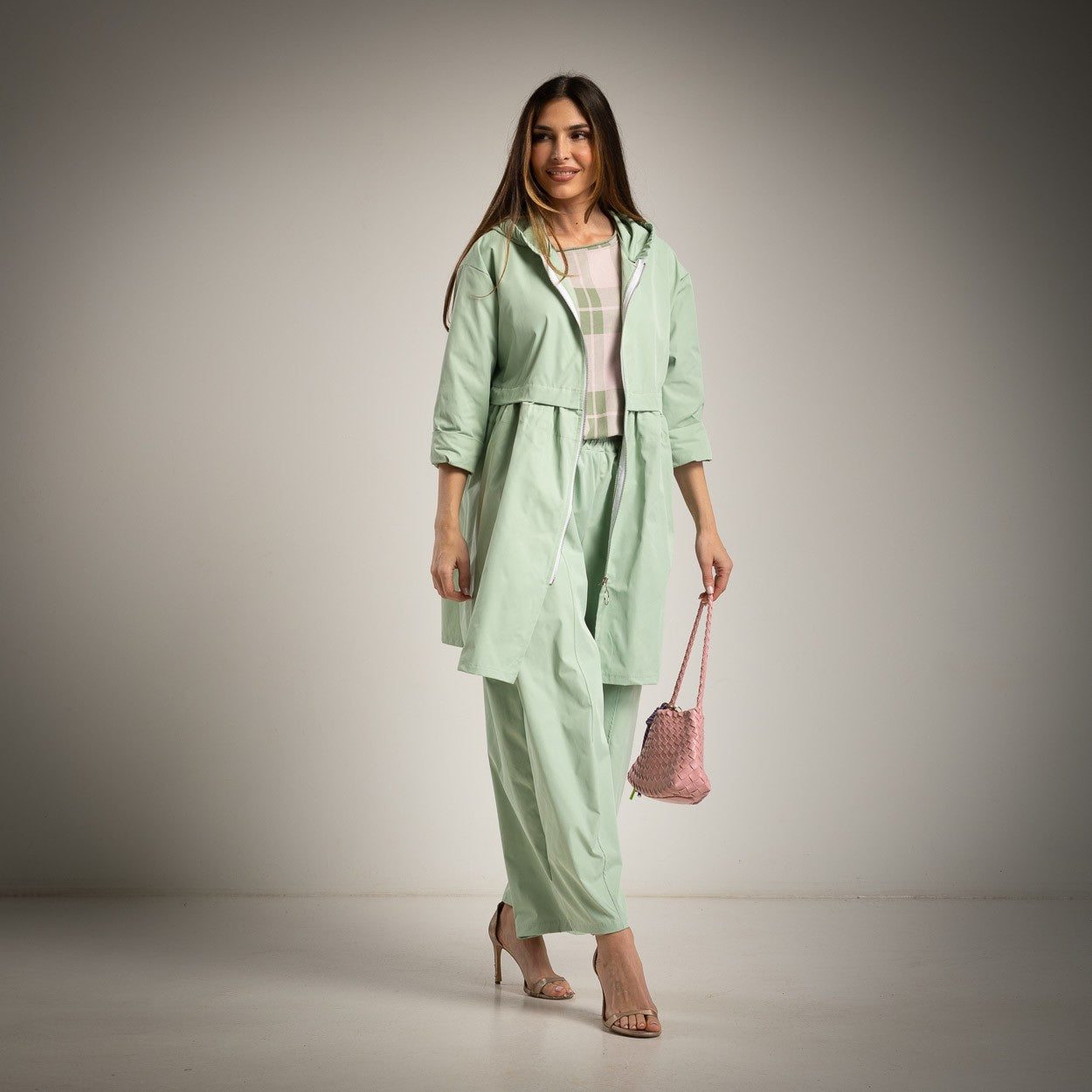 PARKA ALBNS TECIDO TÉCNICO COM CAPUZ - Carla Valente