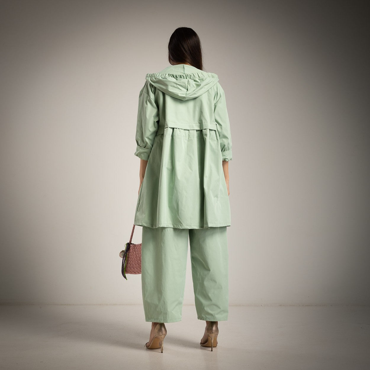 PARKA ALBNS TECIDO TÉCNICO COM CAPUZ - Carla Valente