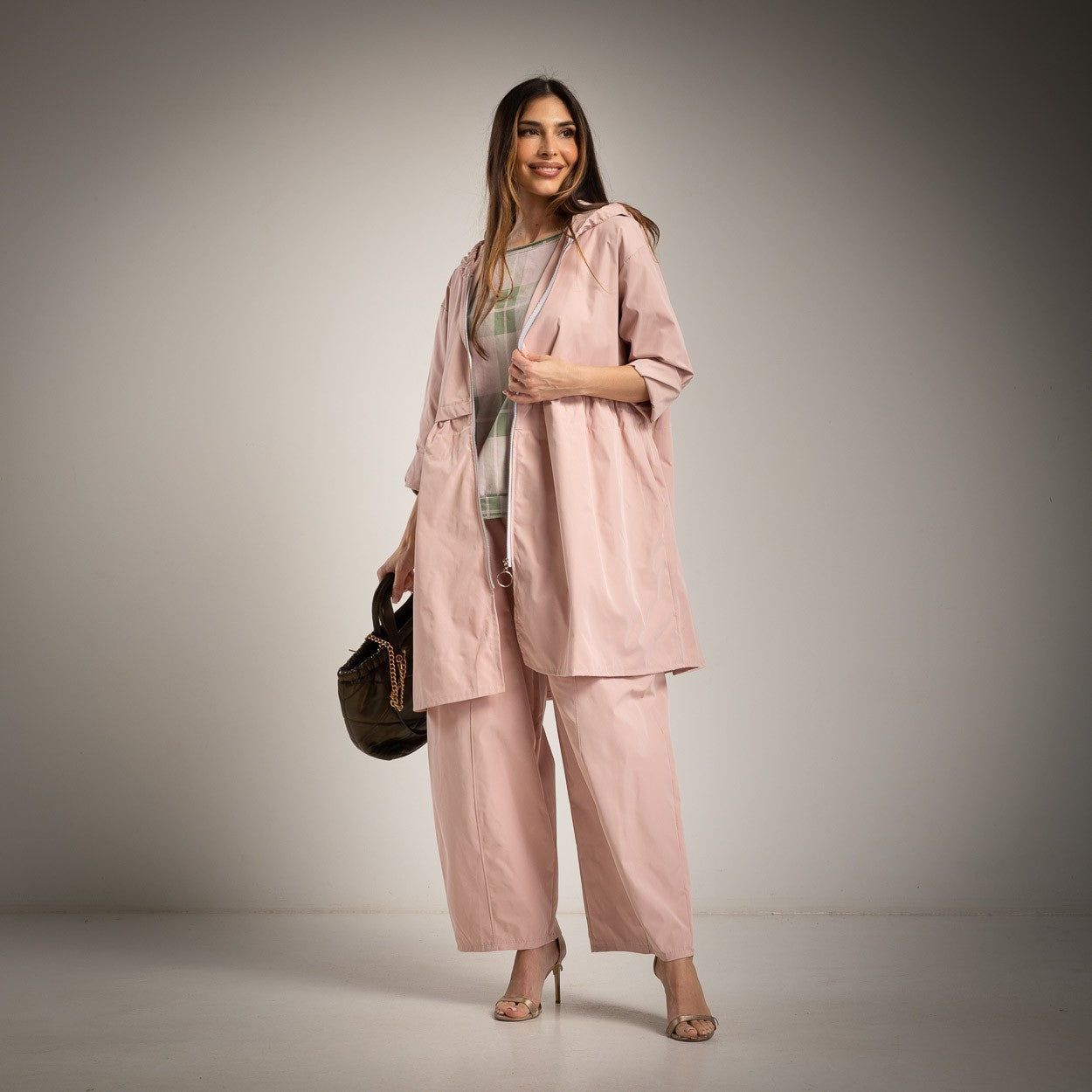 PARKA ALBNS TECIDO TÉCNICO COM CAPUZ - Carla Valente