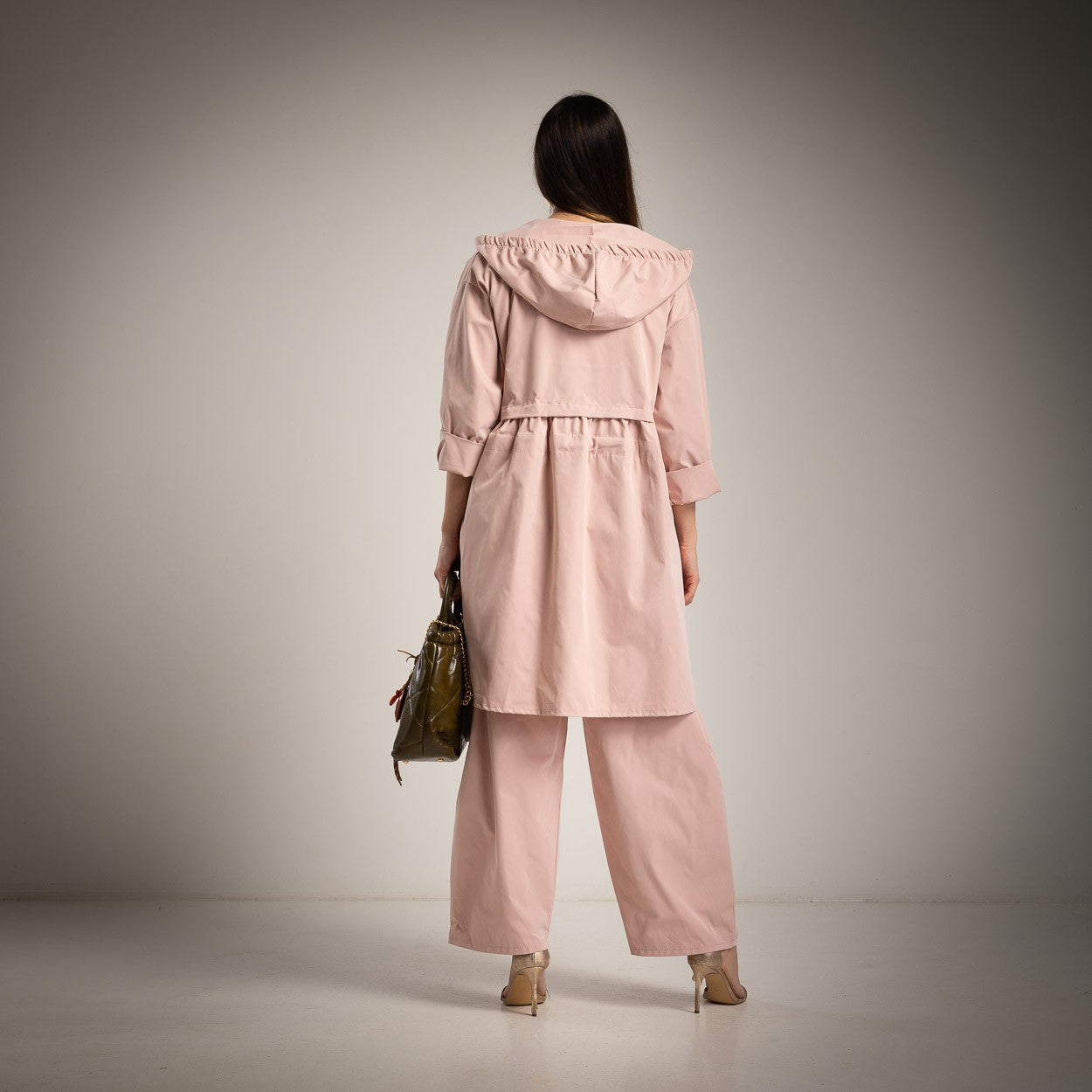 PARKA ALBNS TECIDO TÉCNICO COM CAPUZ - Carla Valente