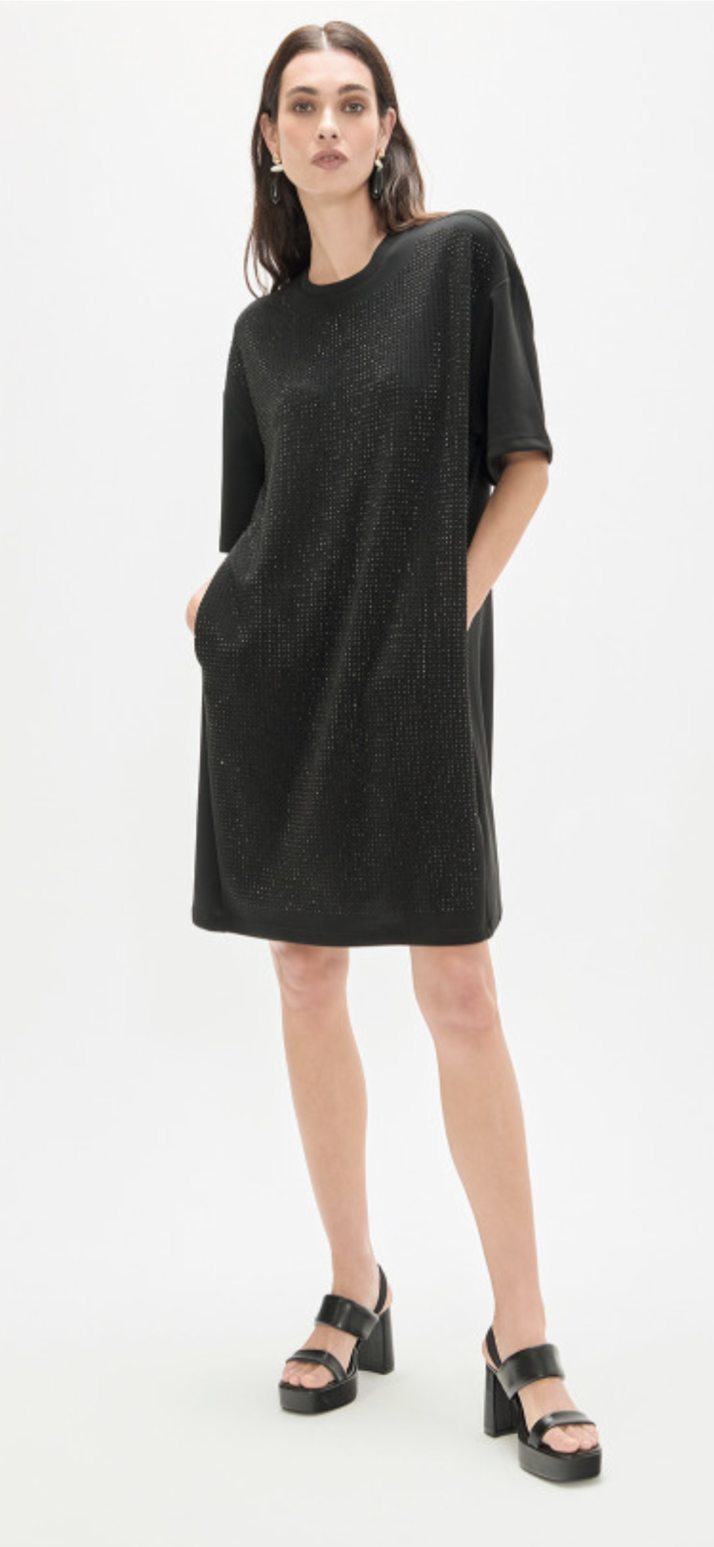 VESTIDO LOLA CASADMNT TIPO CAMISETA COM STRASS - Carla Valente