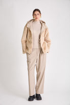 PARKA ESCNDL REVERSÍVEL COM CARAPUÇO - Carla Valente