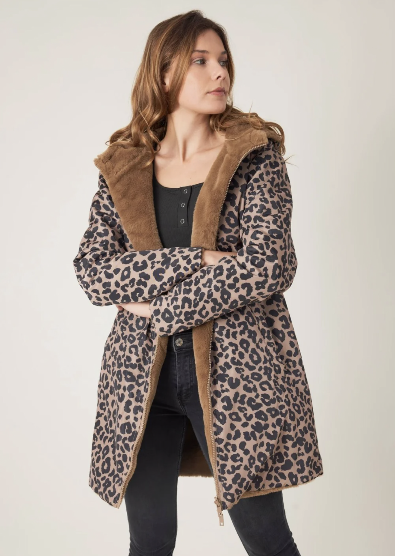 PARKA ESCNDL REVERSIVEL COM CARAPUÇO FORRO ANML PRINT - Carla Valente