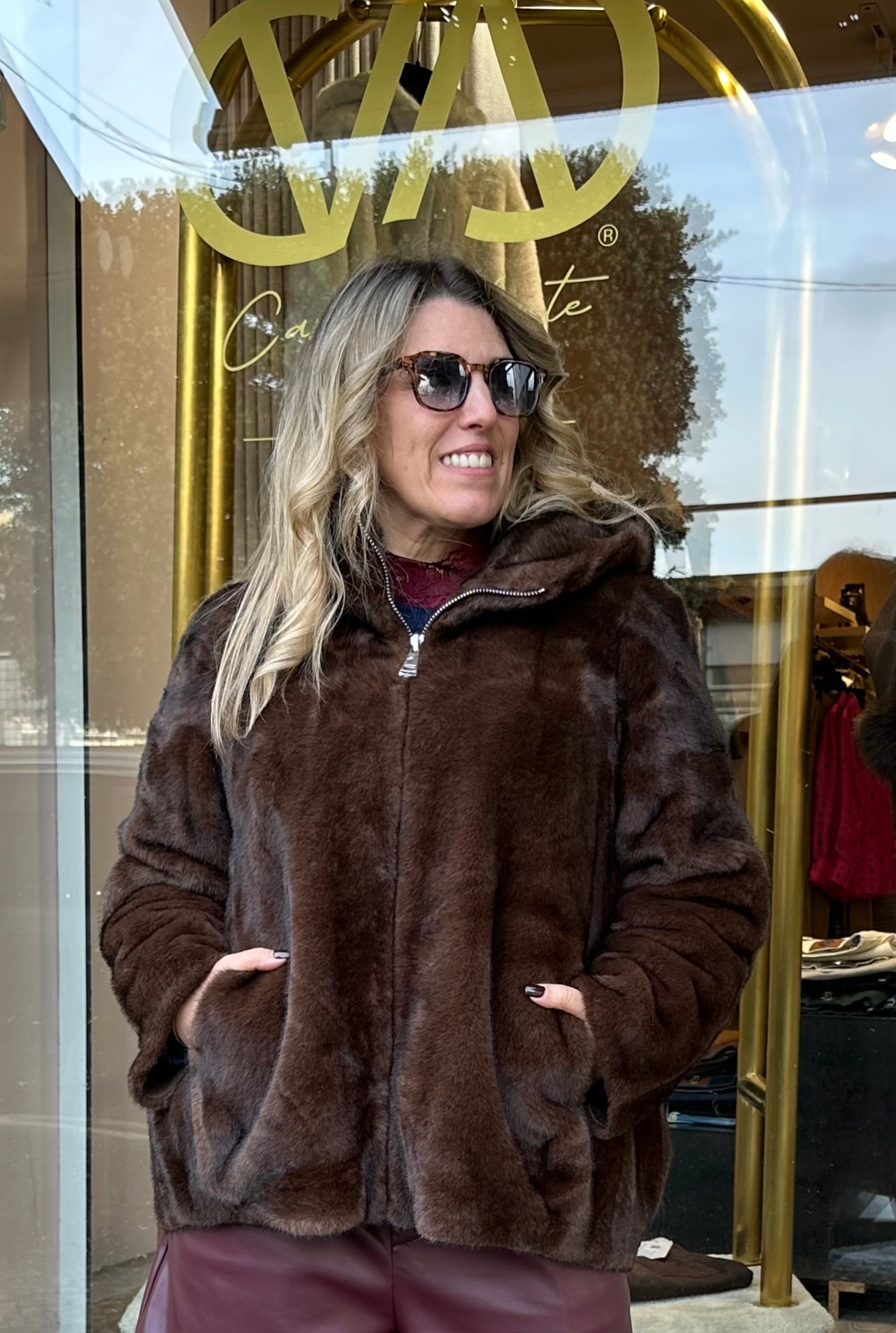 CASACO ROSY FAKE FUR COM CARAPUÇO - Carla Valente