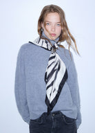 LENÇO LIU JO 2F6059T2745 — ZEBRA — d96840144b2fd3b4e79eb5f905dcc067700593fd01c4d2b1c5fac1700ffaaf8a