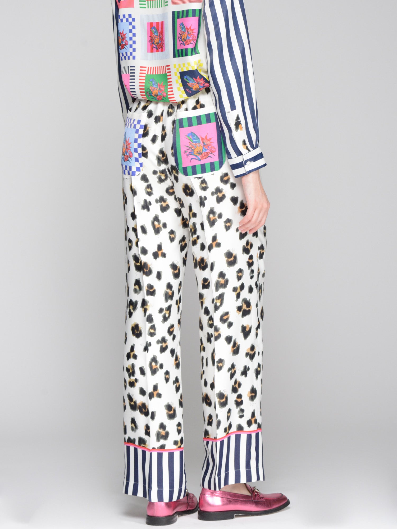 CALÇA VILAGALLO ELENA LEOPARDO RISCAS - Carla Valente