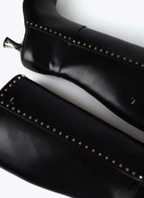 BOTA LOLA CASADMNT CANO ALTO TACÃO PERSONALIZADO E TACHAS - Carla Valente