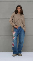 PANTALONA VDR OVERSIZE COM APLICAÇÃO FLOR - Carla Valente