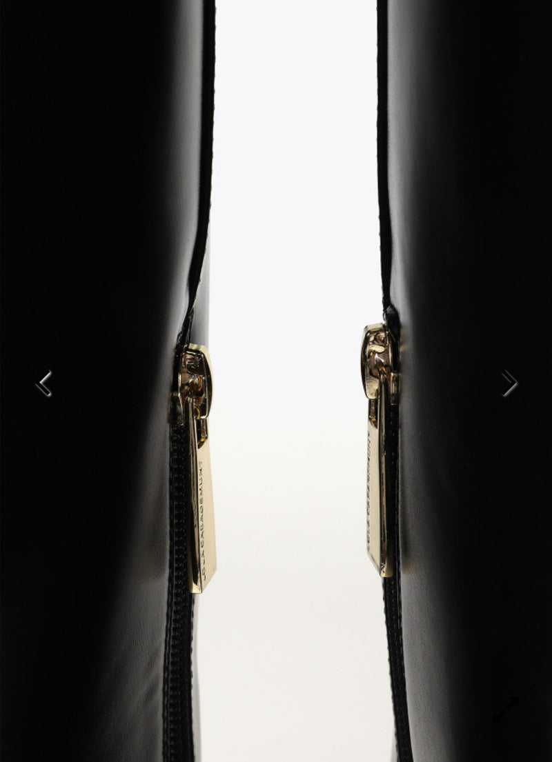 BOTA LOLA CASADMNT CANO ALTO TACÃO PERSONALIZADO E TACHAS - Carla Valente