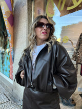 CASACO IMPERIAL CURTO COM CARAPUÇO ECOPELE - Carla Valente