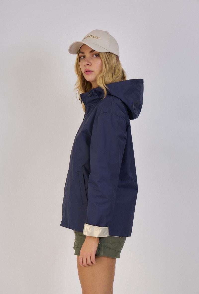 PARKA APRIL CURTA TECIDO IMPERMEÁVEL REVERSÍVEL COM CARAPUÇO - Carla Valente