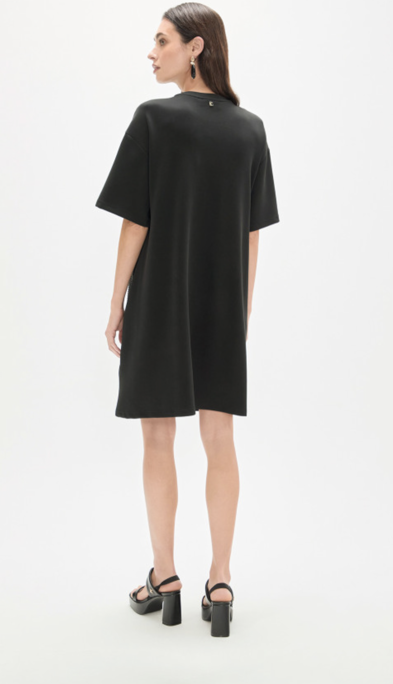 VESTIDO LOLA CASADMNT TIPO CAMISETA COM STRASS - Carla Valente