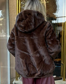 CASACO ROSY FAKE FUR COM CARAPUÇO - Carla Valente