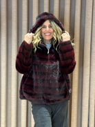 CASACO ODESSA FAKE FUR COM CARAPUÇO - Carla Valente
