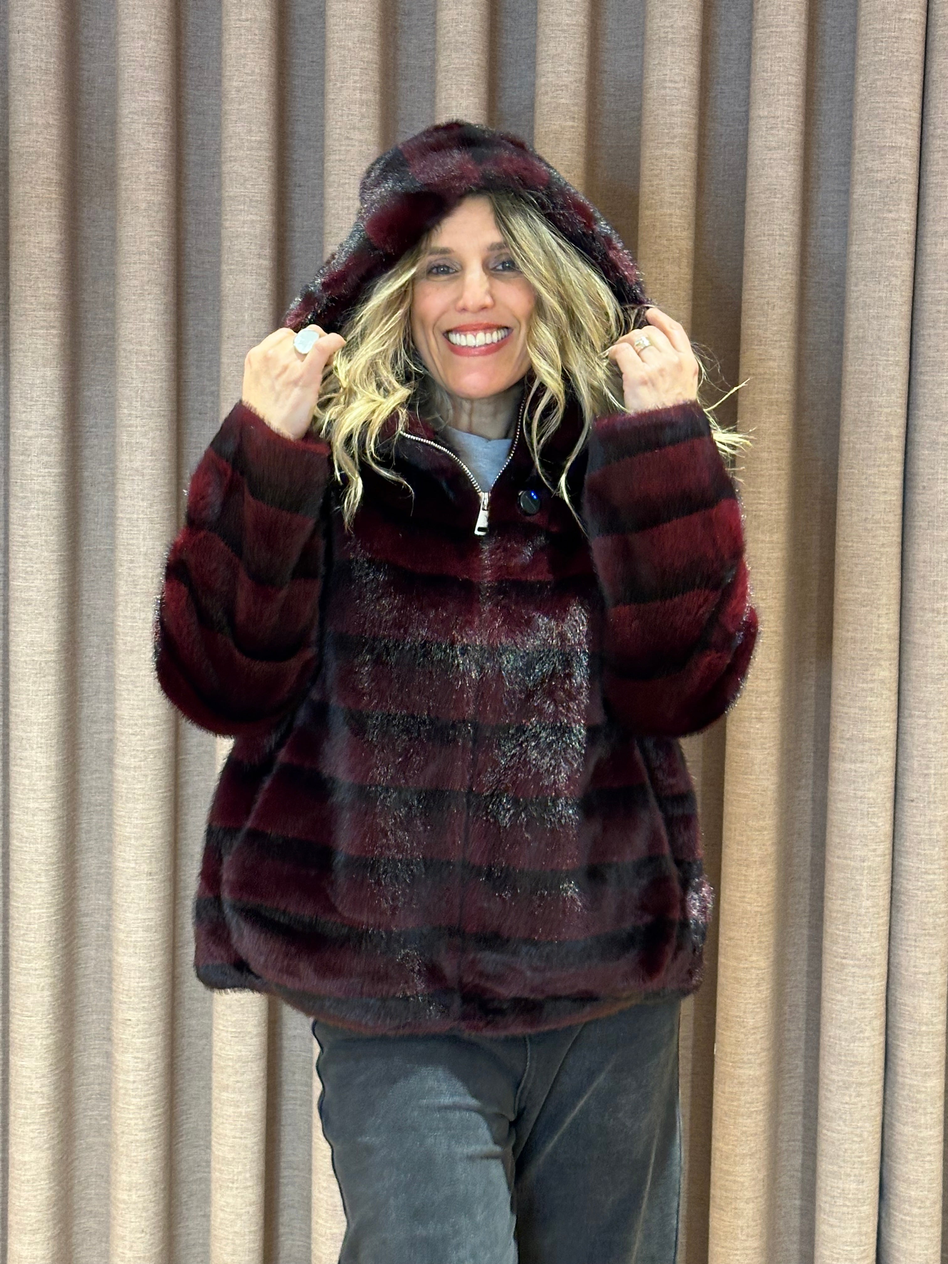 CASACO ODESSA FAKE FUR COM CARAPUÇO - Carla Valente