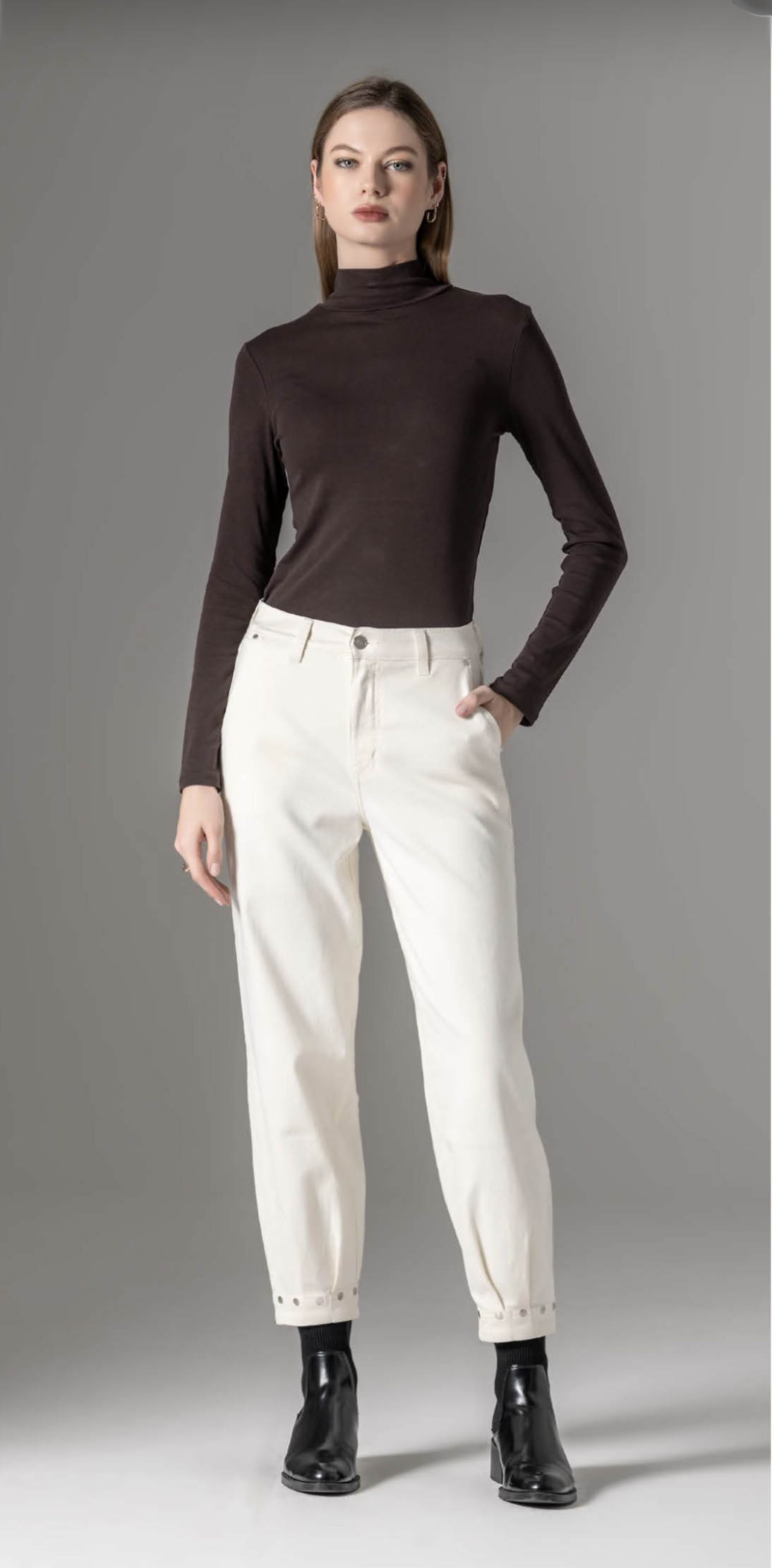 CALÇA LIBERJEANS SARJA BALLOON COM TACHAS NA BAINHA - Carla Valente