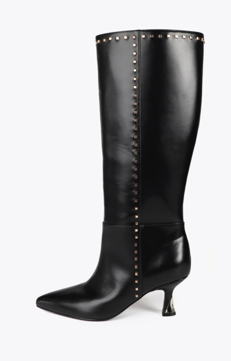 BOTA LOLA CASADMNT CANO ALTO TACÃO PERSONALIZADO E TACHAS - Carla Valente