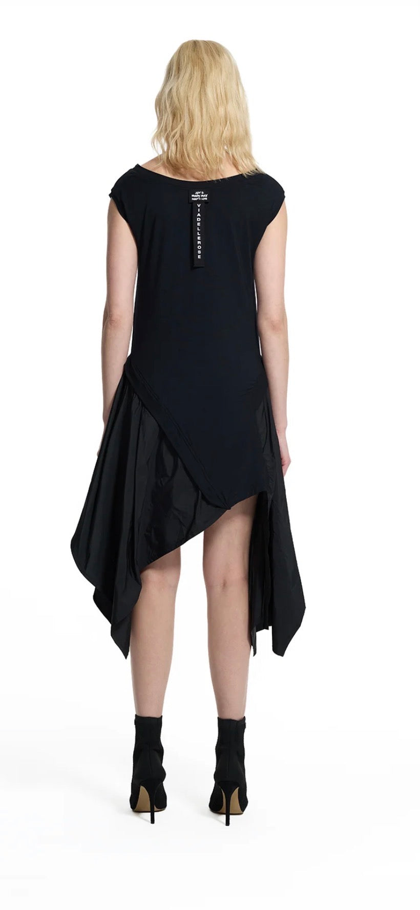 VESTIDO VDR DECOTE BARCO FOLHO ASSIMÉTRO - Carla Valente