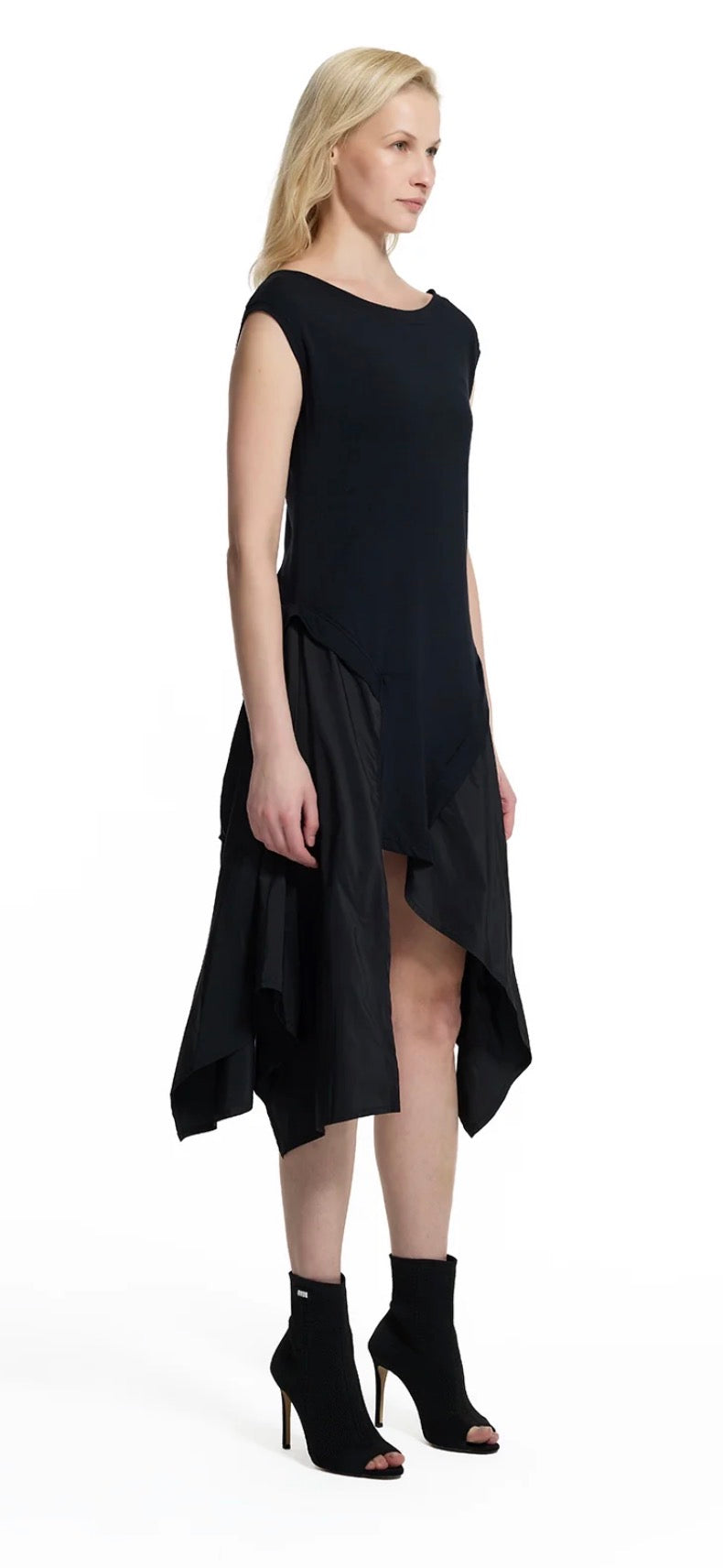 VESTIDO VDR DECOTE BARCO FOLHO ASSIMÉTRO - Carla Valente