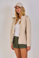 PARKA APRIL CURTA TECIDO IMPERMEÁVEL REVERSÍVEL COM CARAPUÇO - Carla Valente