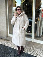 CASACO CLEO FAKE FUR  COM CARAPUÇO - Carla Valente